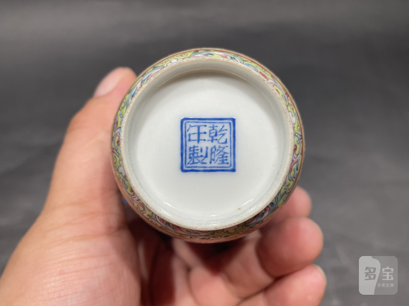 民国 粉彩堂前教子人物故事图小赏瓶一对（附原盒） - 图15